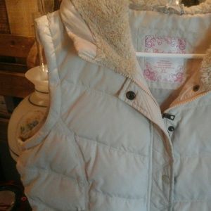 Sleeveless, zip jacket